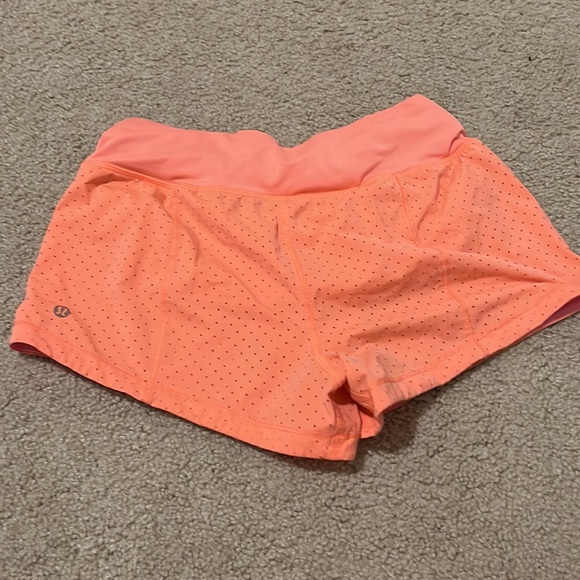 Rare lulu lemon shorts orange size 4 - Picture 2 of 3